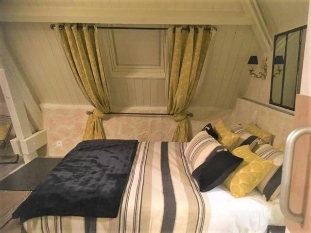 Hotel Boutique Saint-Louis Лізьє Екстер'єр фото