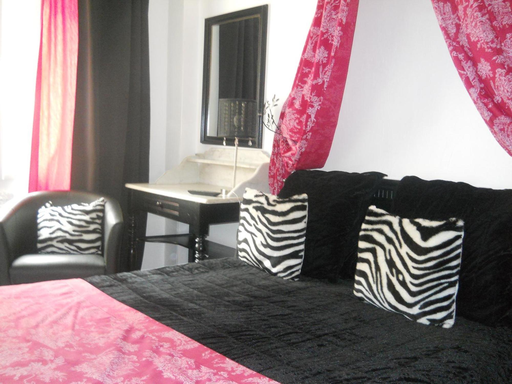Hotel Boutique Saint-Louis Лізьє Екстер'єр фото